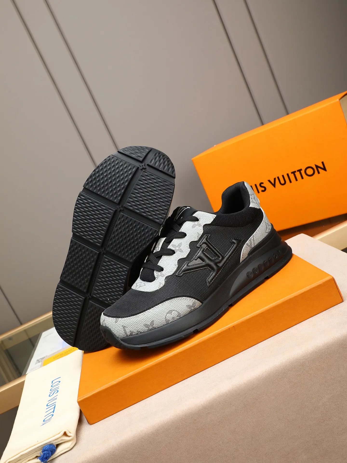 Men's shoes 💰460 Brand: LOUIS VUITTON Louis Vuitton LV Size: 38 39 40 41 42 43 44 (45 customized) Fabric: original cowhide cowhide 🔸Inside of: mesh 🔺Sole: counter foam outsole